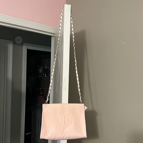 💗🩷💗🩷Dior Soft Pink Beauty Bag with Silver/White Chain Attached - Picture 12 of 15